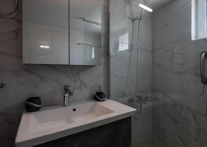 Skyvista Penthouse *