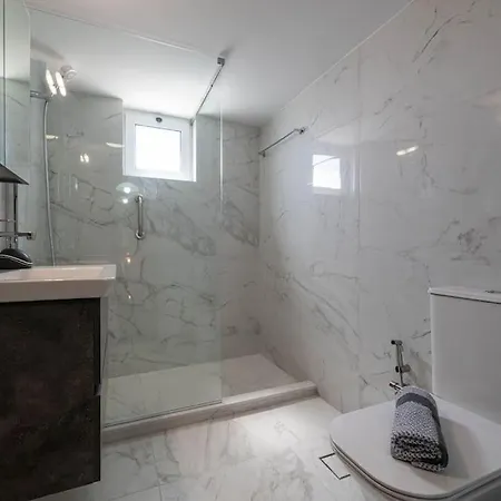 Skyvista Penthouse Apartment *
