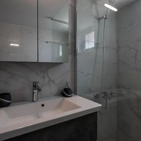 Skyvista Penthouse *